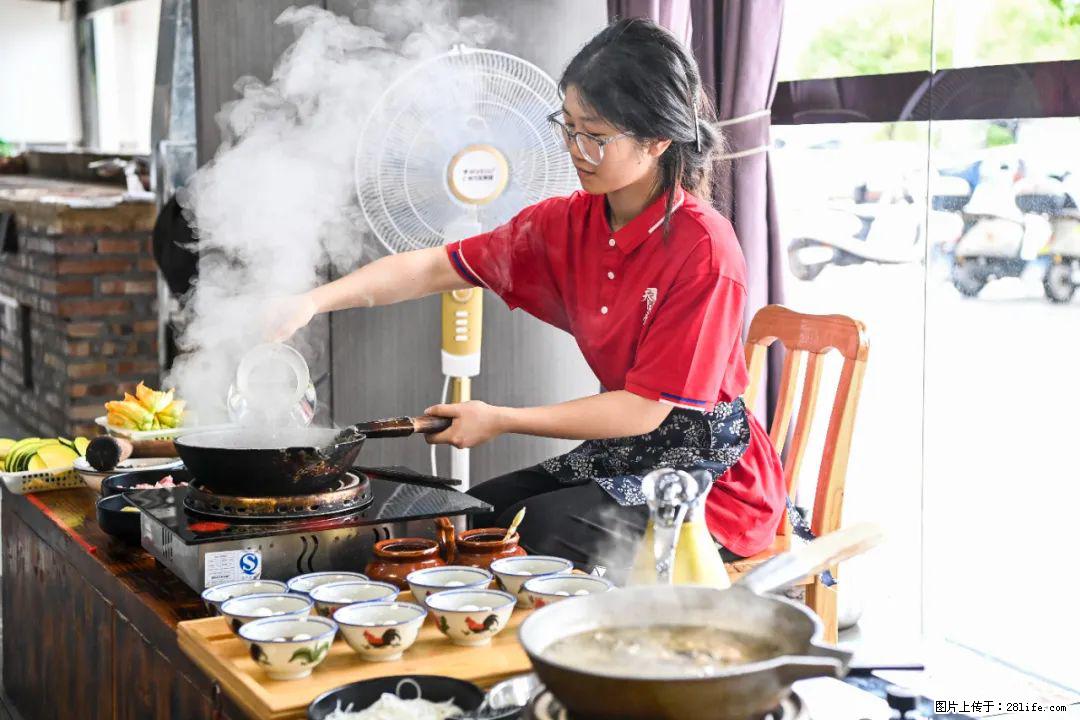 全网追的“扁担女孩”,找了一份暑假工,时薪12元 - 绍兴生活资讯 - 绍兴28生活网 sx.28life.com